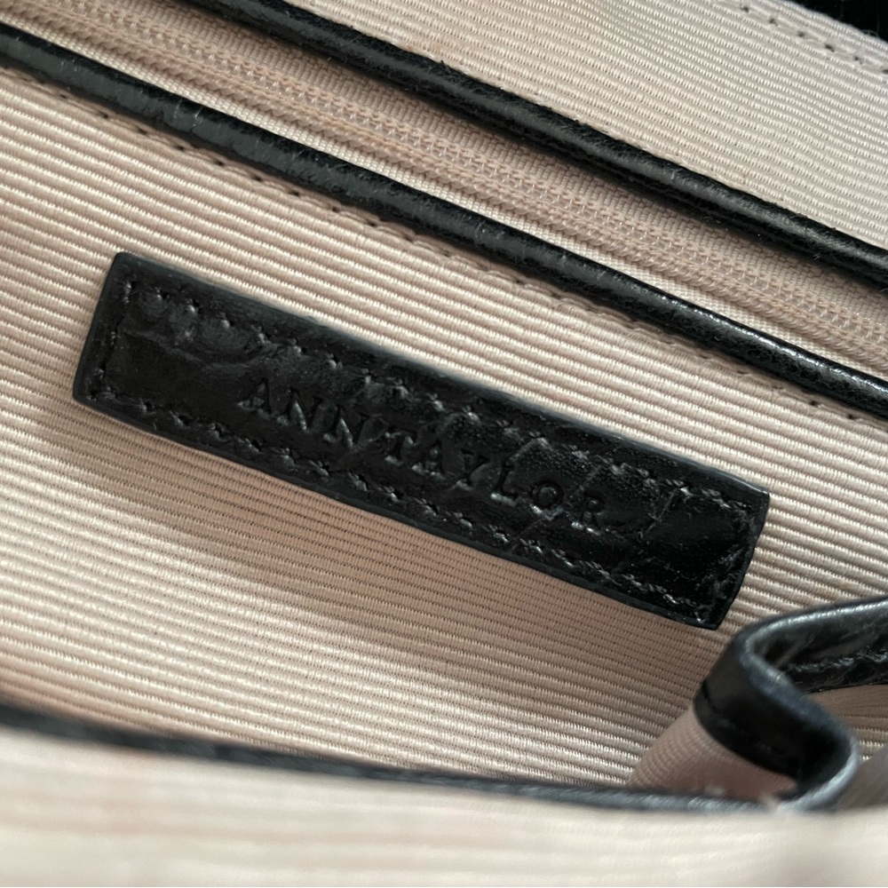 Ann Taylor purse - Picture 5 of 7
